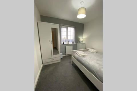 "Fishermans House" By Greenstay Serviced Accommodation - Large 4 Bed House With Parking - The Perfect Choice For Contractors, Families & Mixed Groups House in Grimsby