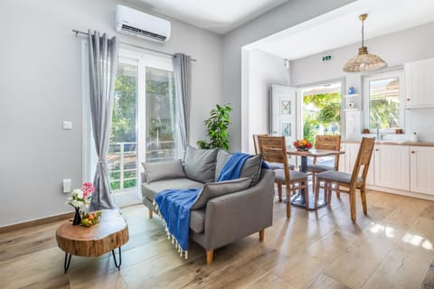 Living room, Seating area, Garden view, kitchen