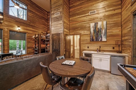 Brand NEW! Modern Luxury Family Cabin on a flowing creek in Broken Bow! Haus in Oklahoma