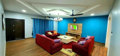 Communal lounge/ TV room, TV and multimedia, Living room, Seating area