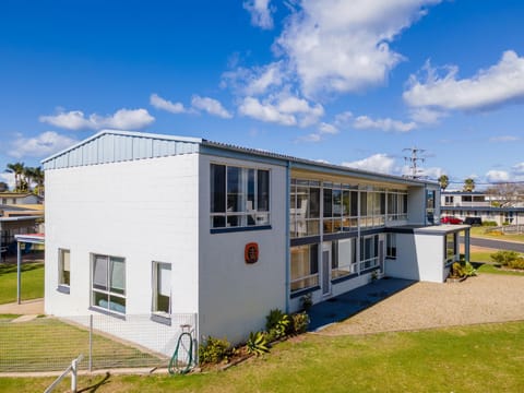 Fishpen Holiday Apartments Bed and Breakfast in Merimbula