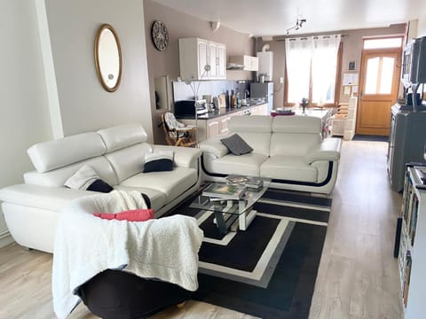 Communal lounge/ TV room, Living room