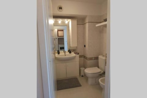 Studio climatisé - belle vue mer-piscine Apartment in Monaco