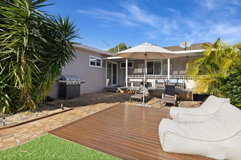 Gorgeous Outdoor Entertaining 2 Minute Walk to the Beach Casa in Vincentia