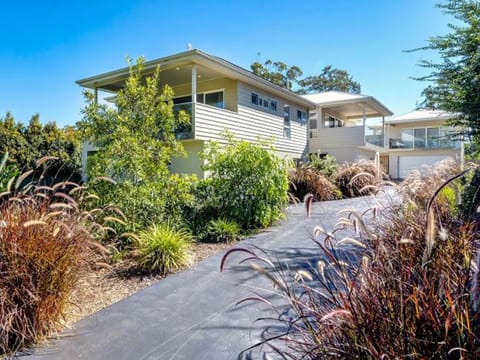 All Decked Out by Experience Jervis Bay House in Huskisson