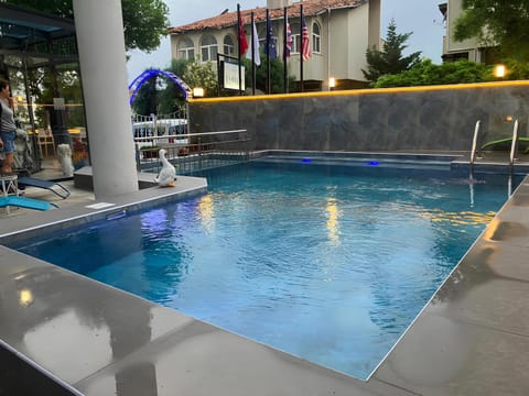 Swimming pool