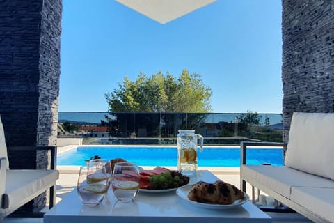 Food and drinks, Swimming pool