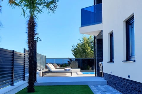 Patio, Pool view, Swimming pool