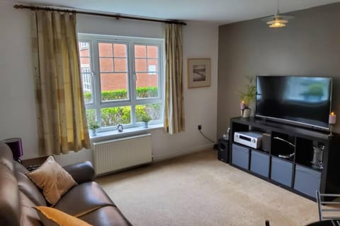 Stylish 2 bed 2 bathroom apartment for up to 5 Apartment in Warwick