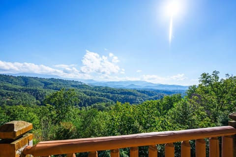 Peaks of Blue with Hot Tub and Theater Room House in Pigeon Forge