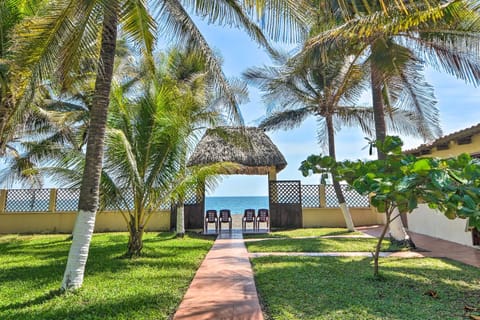 Guatemala Beachfront Villa with Direct Beach Access! Villa in Monterrico