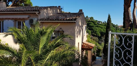 Mas Saint Jaume Chalet in Cavalaire-sur-Mer