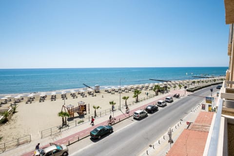 Balcony/Terrace, Beach, Sea view, Street view