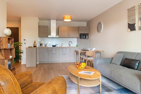 Kitchen or kitchenette, Living room, Photo of the whole room, Seating area, Dining area, oven, stove, kitchen