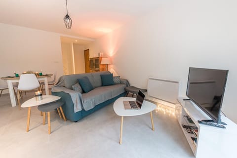 Coeur du village-Appartement refait a neuf, Une Exclusivité LLA Selections by Location lac Annecy Condo in Sévrier