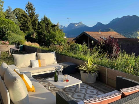 Patio, Natural landscape, Communal kitchen, Mountain view