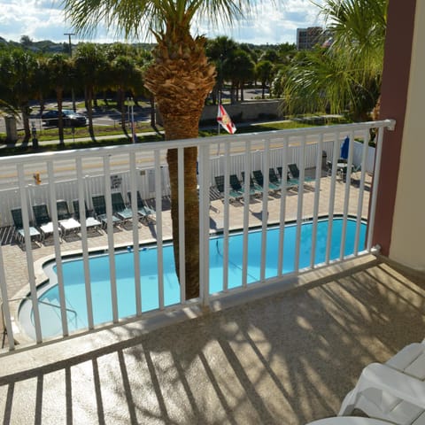 Holiday Villas II ON THE BEACH w/Intercoastal View Condo in Indian Shores