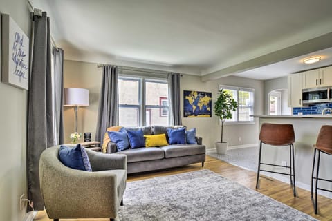 Cozy Home WiFi, Parking, 5 Mi to Dtwn Mpls! Maison in Minneapolis