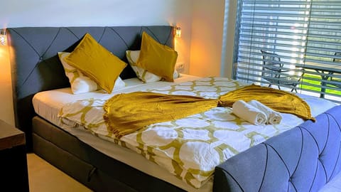 Bed, Photo of the whole room, towels