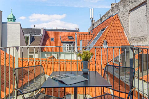 Balcony/Terrace, furniture