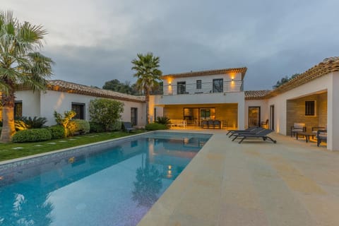 Villa nestled in greenery, spa and pool - by feelluxuryholidays Villa in Sainte-Maxime