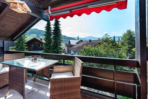 Balcony/Terrace, Mountain view