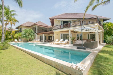 Spacious lake front villa with in-room jacuzzis in luxury golf and beach resort Villa in Punta Cana