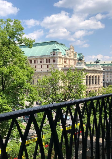 Nearby landmark, View (from property/room), View (from property/room), Balcony/Terrace, Landmark view