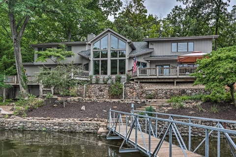 Spacious Lakefront Getaway Family Friendly! House in Lake of the Ozarks