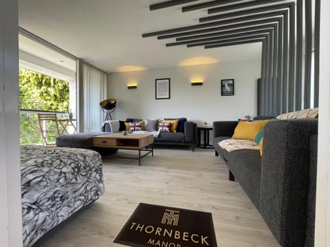 Balcony/Terrace, Living room, Seating area, Entertainment, locker