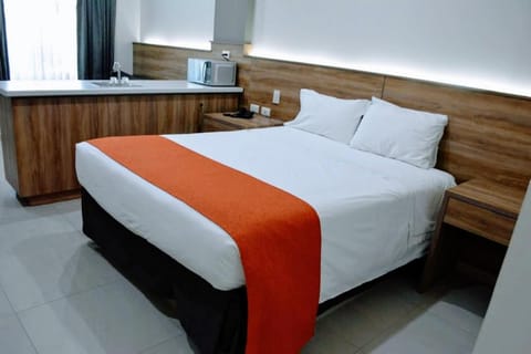 Bed, Photo of the whole room, Bedroom, minibar