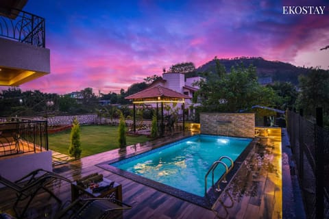 Property building, Patio, Day, Natural landscape, Mountain view, Pool view, Swimming pool, Sunrise, Sunset, sunbed