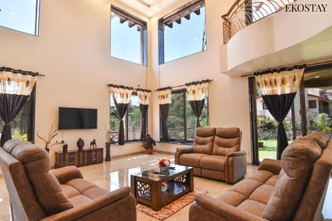 Communal lounge/ TV room, TV and multimedia, Living room, Seating area, Evening entertainment