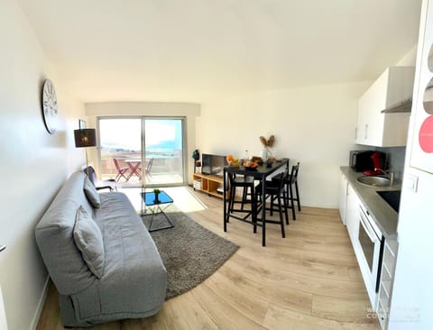 TV and multimedia, Kitchen or kitchenette, Living room