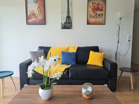 Living room, Decorative detail, Decorative detail, Seating area