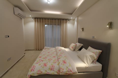 Bed, Photo of the whole room, Bedroom, air conditioner