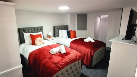 Large Victorian House 15 minutes from City Centre House in Manchester