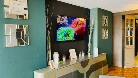 Communal lounge/ TV room, TV and multimedia