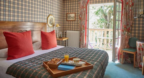 Bed, Balcony/Terrace, Photo of the whole room, Garden view