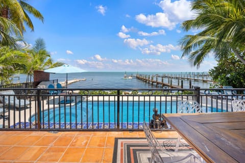 Keys Oceanfront Beauty Dock and pool House in Marathon