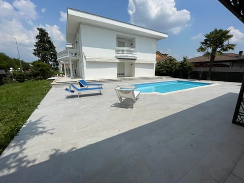 Swimming pool, Swimming pool