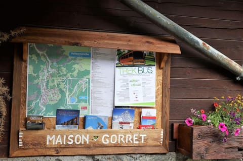 Day, Property logo or sign, Logo/Certificate/Sign