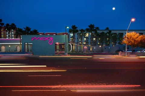 MOXY Phoenix Tempe/ASU Area Hotel in Tempe
