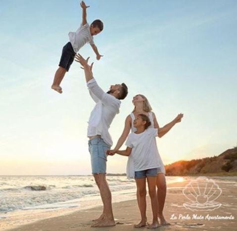 Day, People, Natural landscape, Beach, Guests, Sea view, children, group of guests, Family