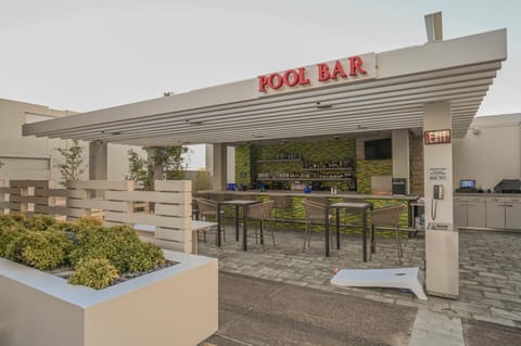 Lounge or bar, Swimming pool