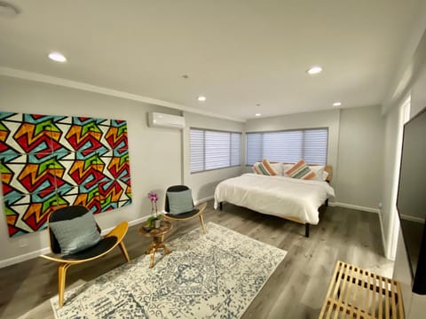 Superb Long Beach House Steps to Sand w/ Roof Deck Casa in Long Beach