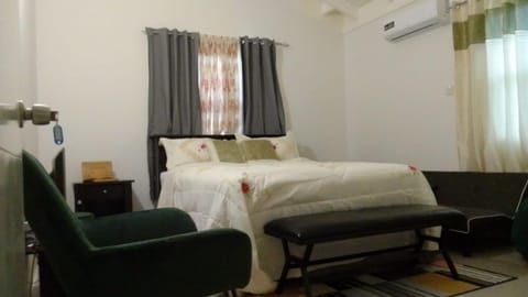 Bed, Photo of the whole room, Seating area, Bedroom, air conditioner