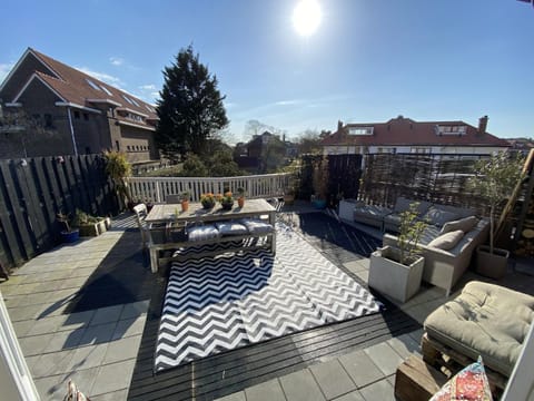 Luxury holiday home in The Hague with a beautiful roof terrace Eigentumswohnung in The Hague