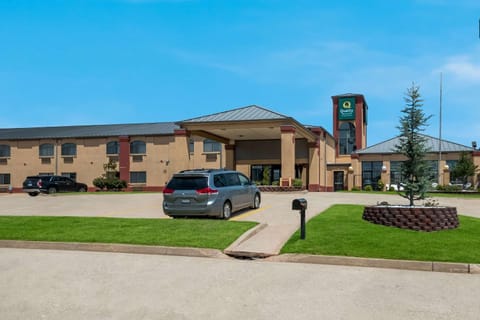 Quality Inn & Suites Oklahoma City North Hotel in Oklahoma City