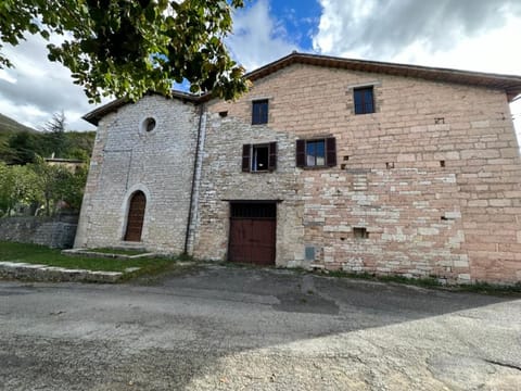 Casale nella campagna umbra House in Umbria